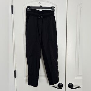 Lululemon Women's Black Mid-Rise Cropped Dance Studio Pants Size 2